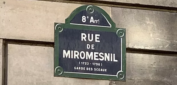 Plaque de la rue de Miromesnil à Paris, hommage au garde des Sceaux Armand Thomas Hue de Miromesnil